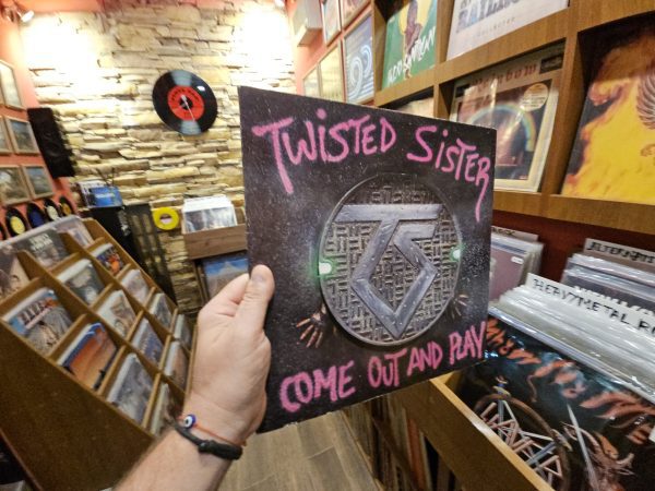 Twisted Sister – Come Out And Play