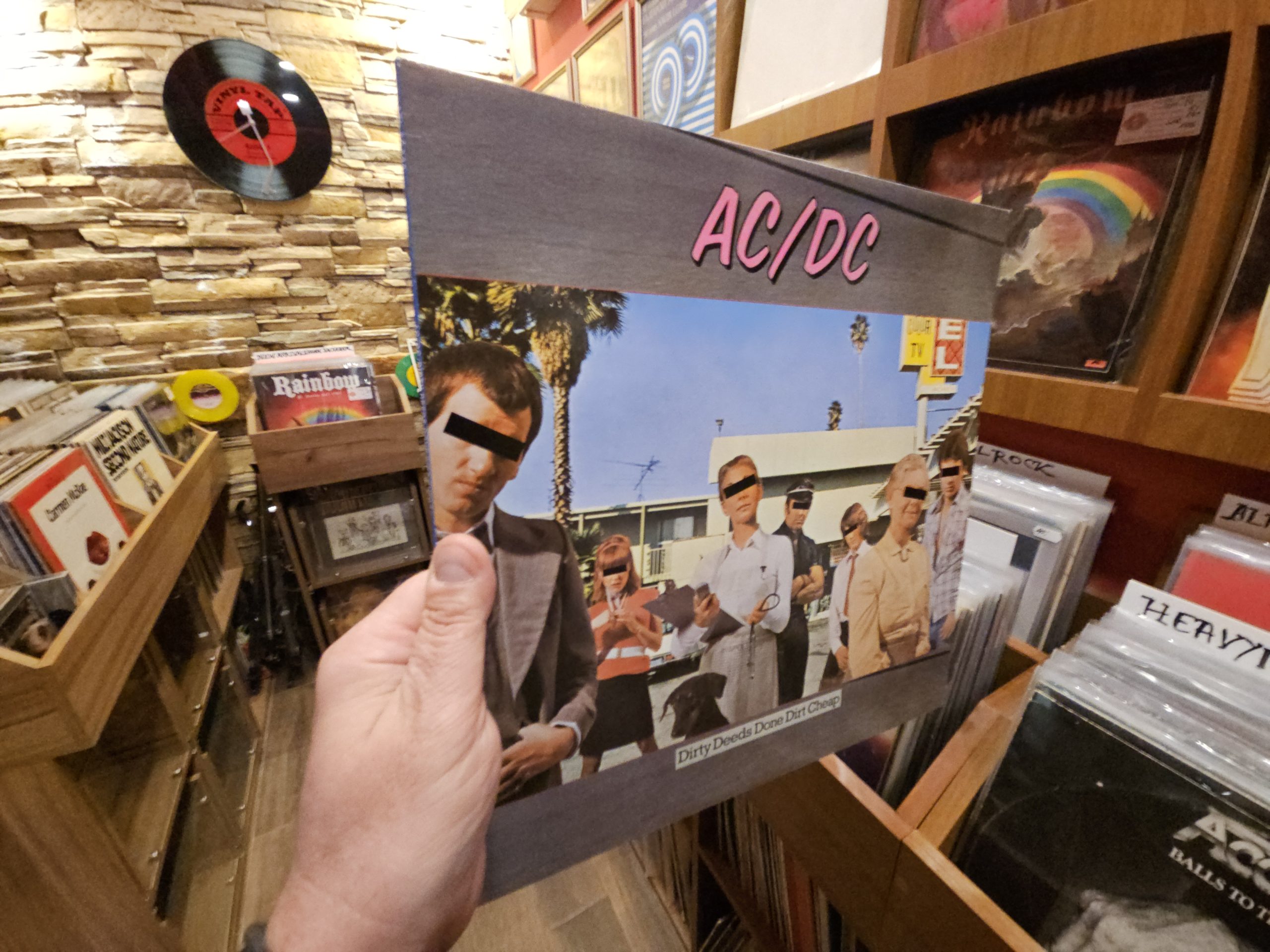 AC/DC – Dirty Deeds Done Dirt Cheap