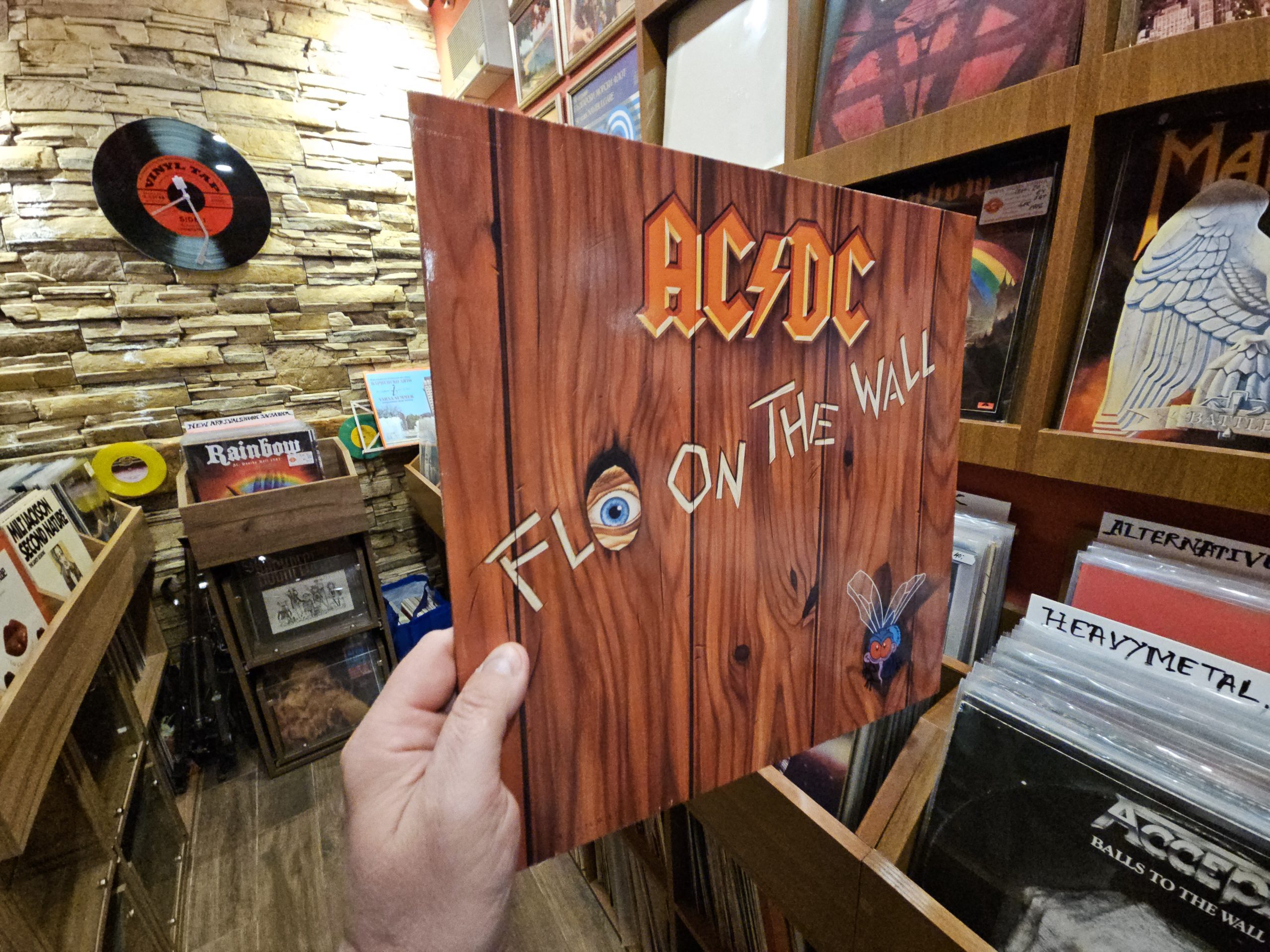 AC/DC – Fly On The Wall