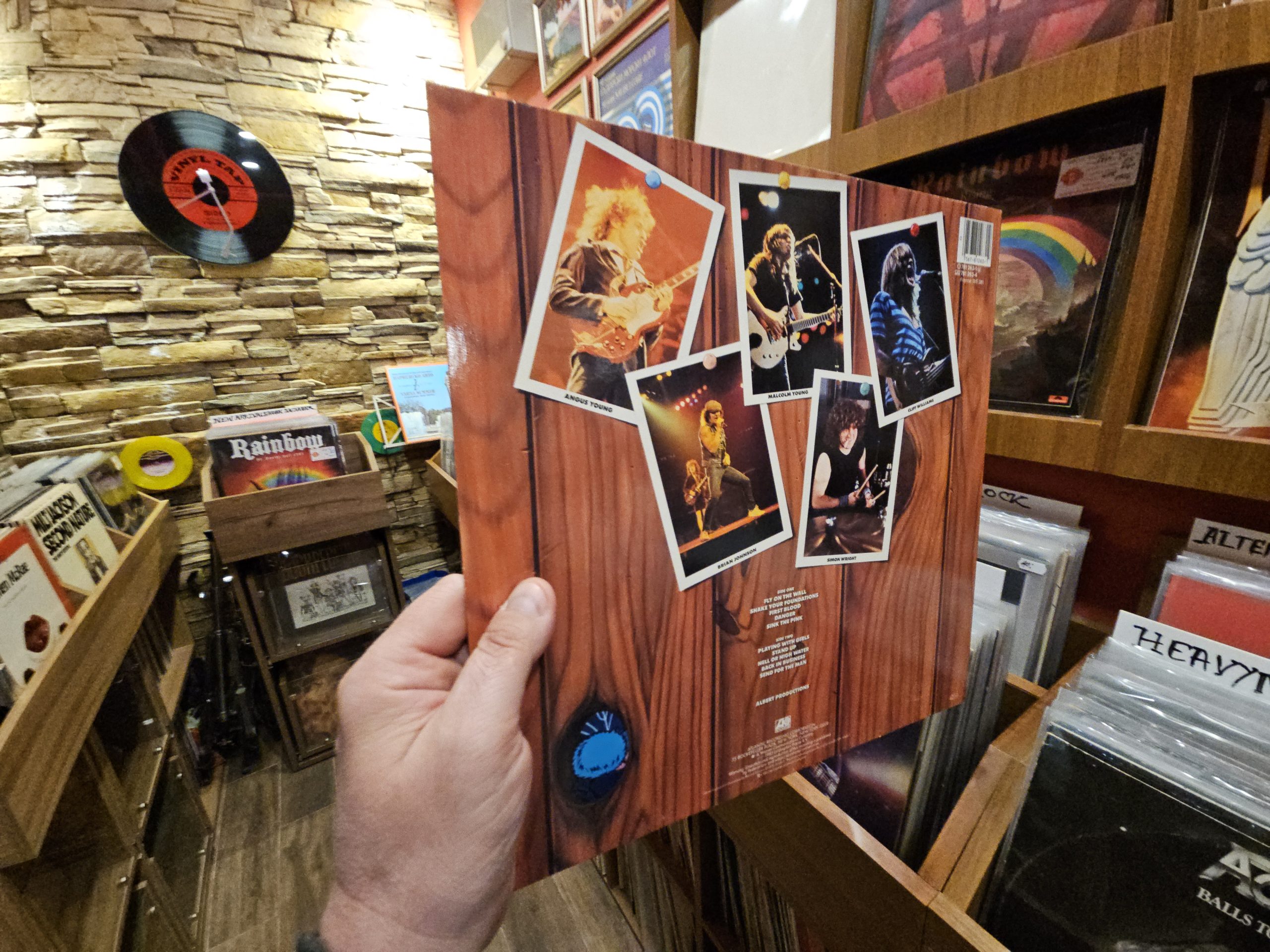 AC/DC – Fly On The Wall - Image 2
