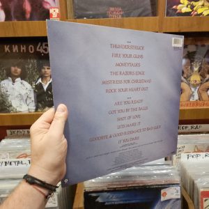 Alternative view of AC/DC – The Razors Edge